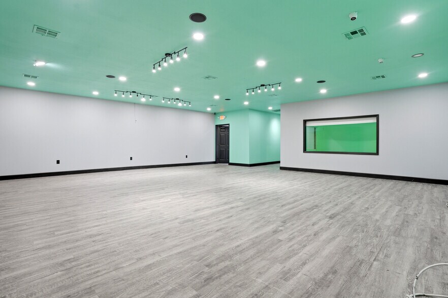 More Photos Of 1213 Culwell Dr, Warner Storefront For Sale