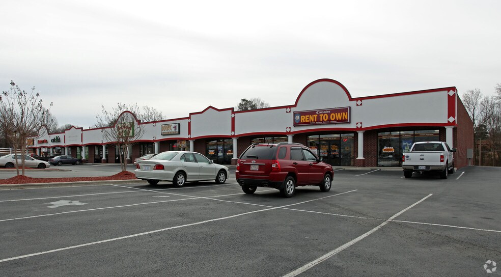 More Photos Of 1701-1721 N Church St, Burlington Unknown For Lease