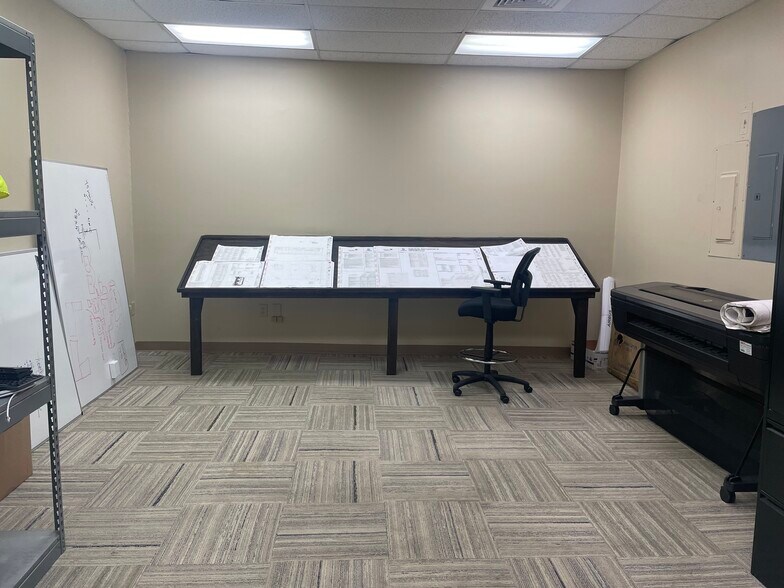 More Photos Of 750 Lakeside Dr, Mobile Light Distribution For Lease