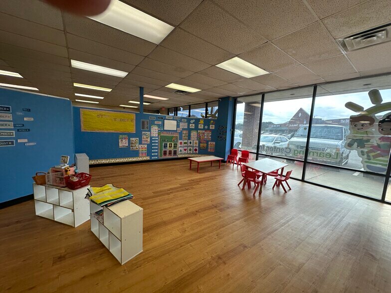 More Photos Of 5747-5757 Samuell Blvd, Dallas Unknown For Lease