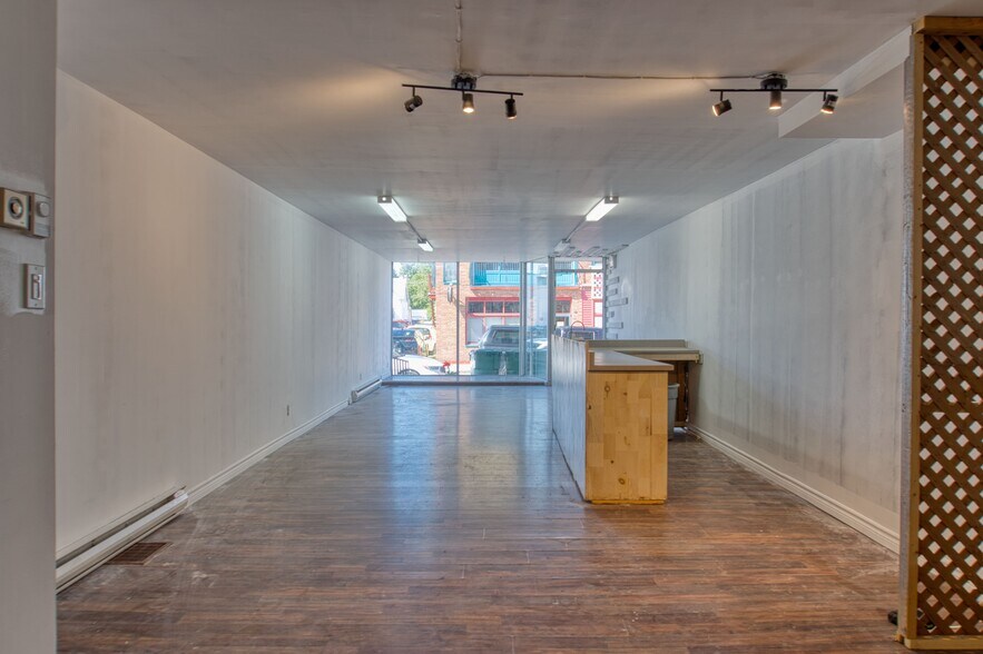 More Photos Of 1580 Av Saint-Louis, Plessisville Flex For Sale