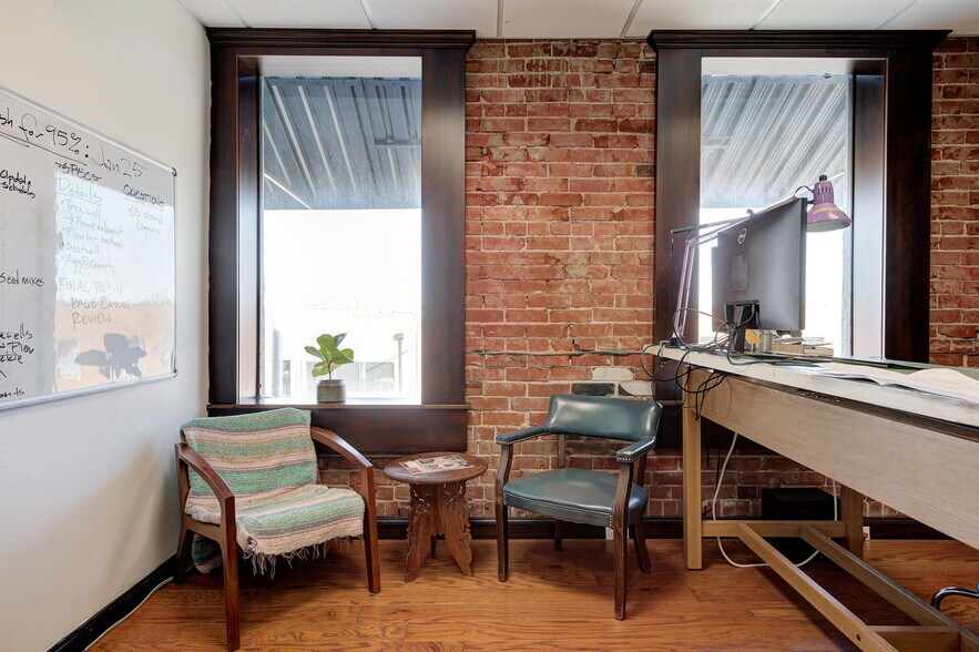 More Photos Of 1008 W Main St, Oklahoma City Office For Lease