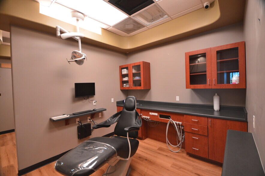More Photos Of 13575 W Indian School Rd, Litchfield Park Medical For Lease