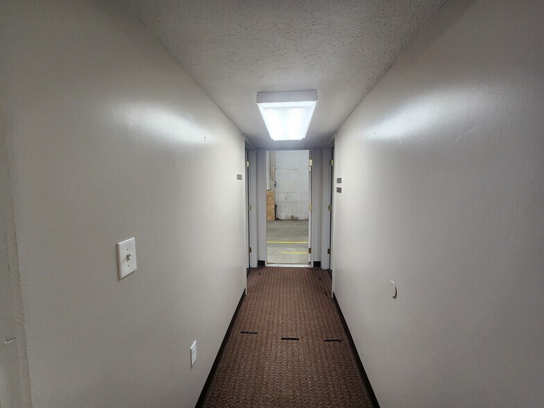 More Photos Of 707 Widewater Dr, Lafayette Warehouse For Lease