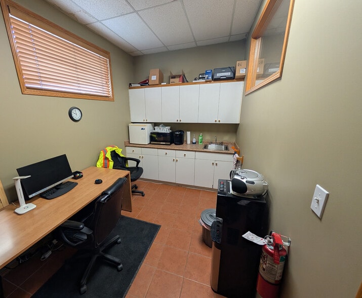 More Photos Of 596 Gunn Rd, Winnipeg Industrial For Sale