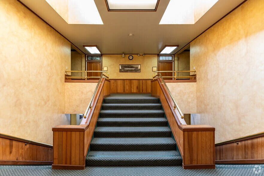 More Photos Of 3030 Bridgeway, Sausalito Office For Lease