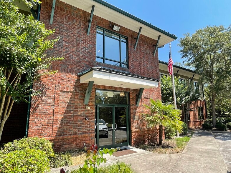 More Photos Of 884 Allbritton Blvd, Mount Pleasant Office For Lease