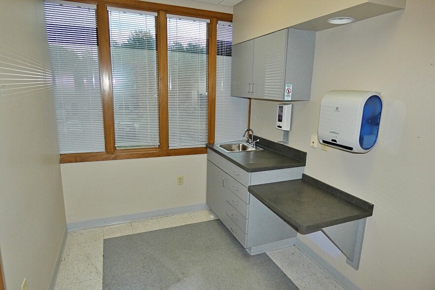 More Photos Of 1829 Maple Rd, Williamsville Medical For Lease