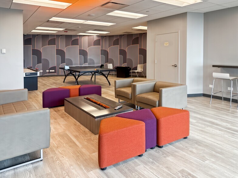 More Photos Of 1415 W 22nd St, Oak Brook Office For Lease