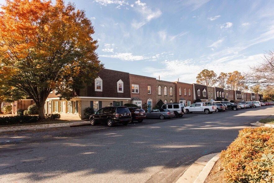 More Photos Of 15720-15754 Crabbs Branch Way, Rockville Showroom For Lease