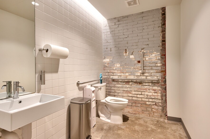 More Photos Of 111 NW 8th St, Oklahoma City Office For Sale