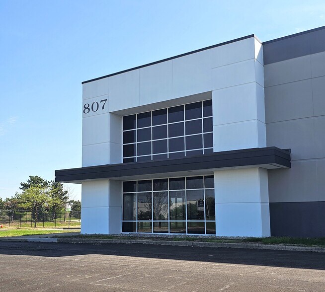 More Photos Of 807 Perry Rd, Plainfield Warehouse For Lease