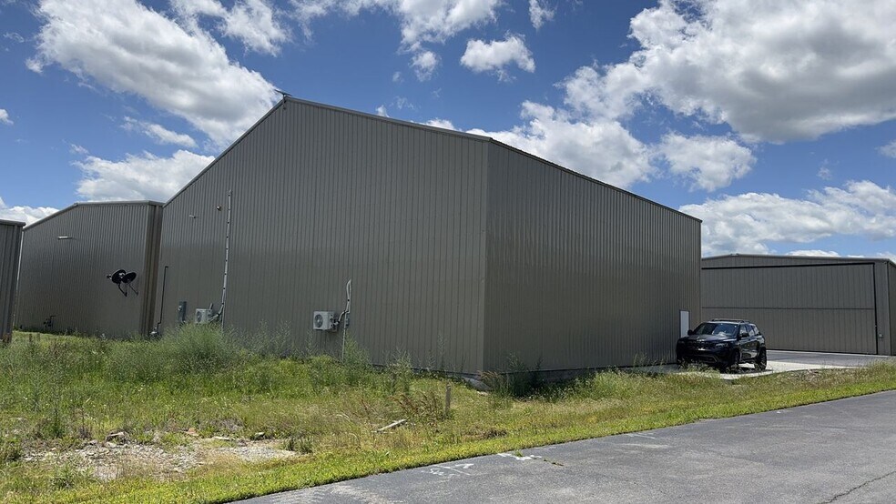 More Photos Of 159 Industrial Park Dr, Sevierville Airplane Hangar For Sale