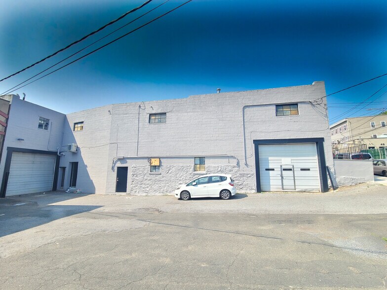 More Photos Of 58 Townsend St, Port Chester Warehouse For Lease