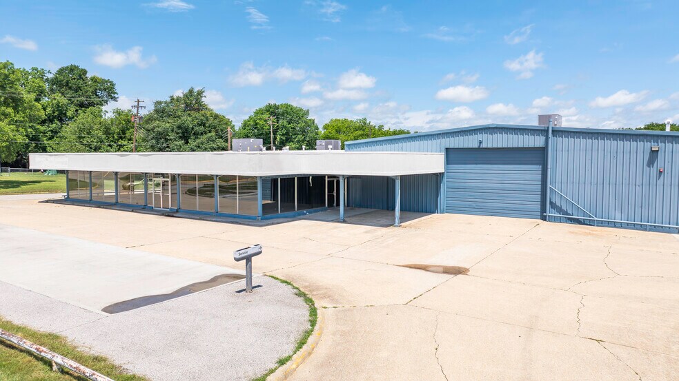 Primary Photo Of 1511 W Broadway St, Ardmore Auto Dealership For Sale
