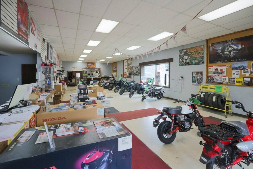 More Photos Of 4215 E Lake St, Minneapolis Freestanding For Sale