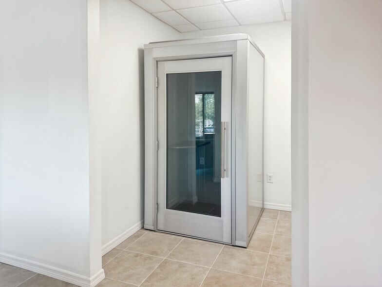 More Photos Of 6901 Professional Pky E, Sarasota Coworking Space