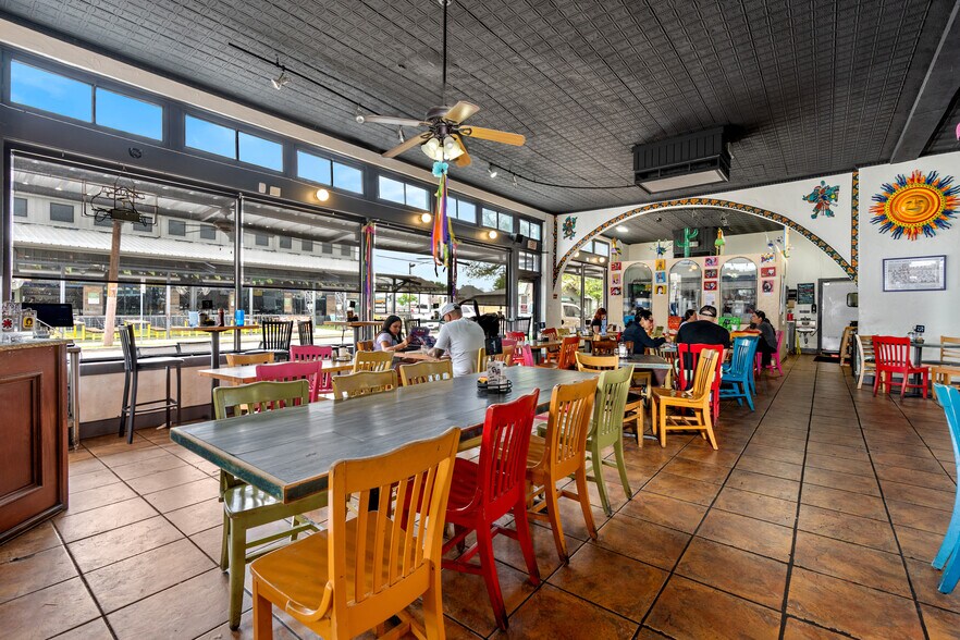 More Photos Of 1012-1032 S Presa St, San Antonio Unknown For Lease
