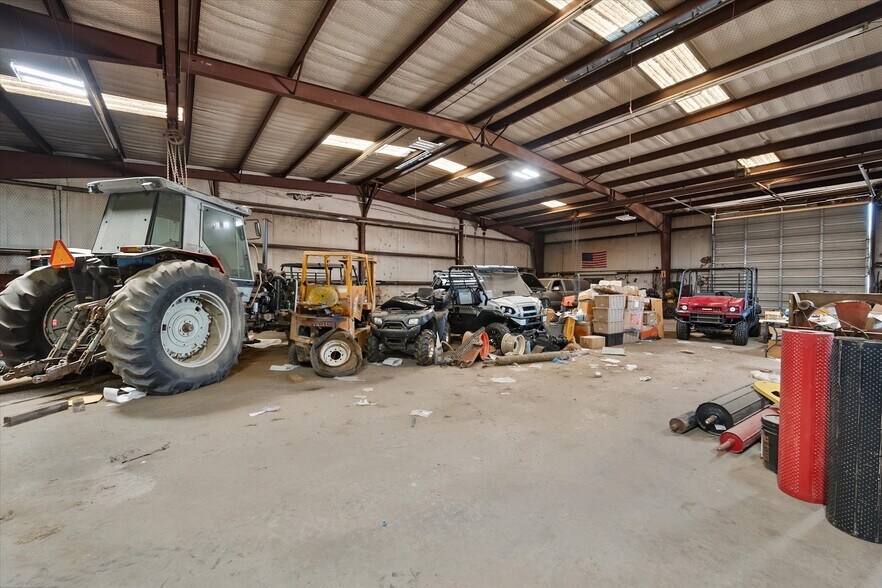 More Photos Of 3151 Int 45 E hwy, Corsicana Warehouse For Sale