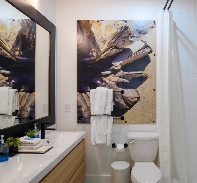 More Photos Of 13662 Red Arrow Hwy, Harbert Hotel For Sale