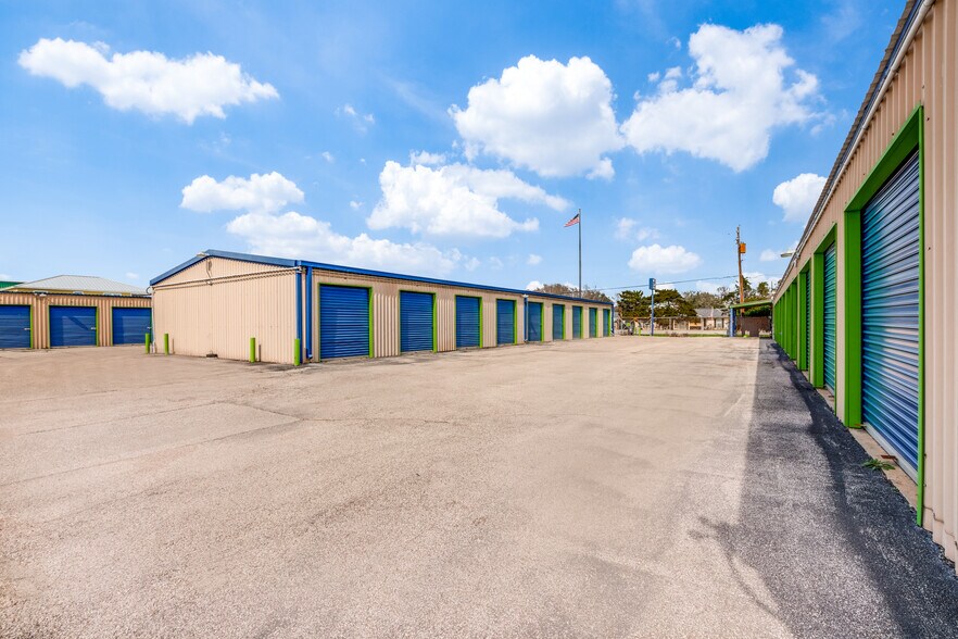 More Photos Of 2515 E Bayshore Dr, San Leon Self Storage For Sale