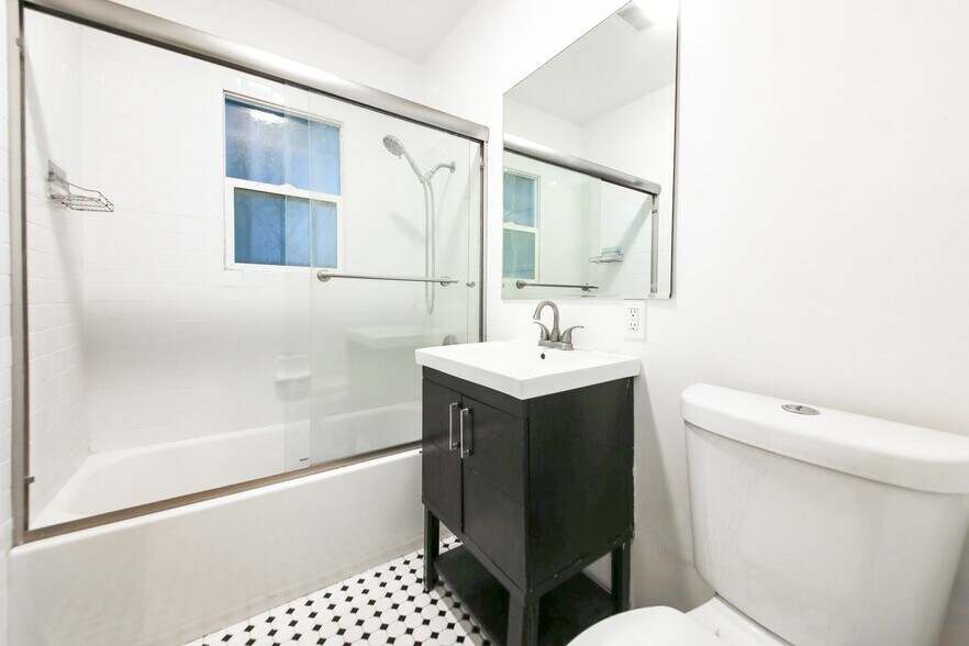 More Photos Of 147 N Detroit St, Los Angeles Apartments For Sale