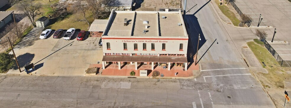 More Photos Of 421 E Henderson St, Cleburne Flex For Sale