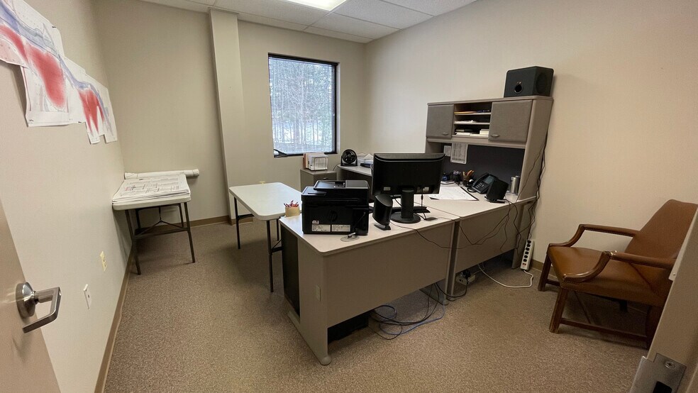More Photos Of 6933 Colchester Park Dr, Manassas Warehouse For Lease