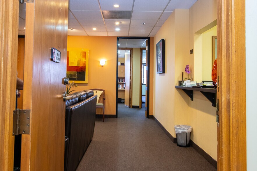 More Photos Of 202 E Earll Dr, Phoenix Medical For Sale