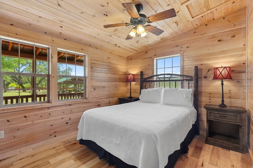 More Photos Of 4032 Ranch Road 3232, Johnson City Hotel For Sale