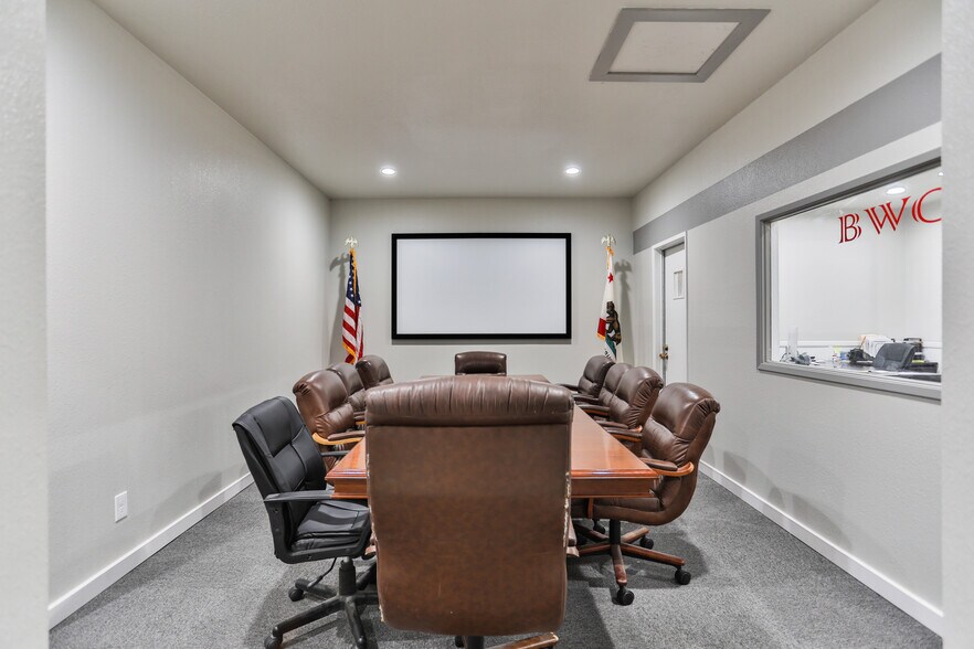 More Photos Of 209 Harding Blvd, Roseville Loft Creative Space For Lease