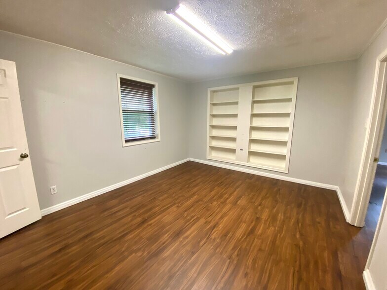 More Photos Of 78 Ash St, Calvert City Office For Sale