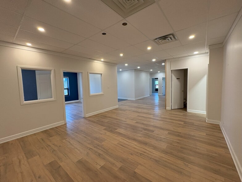 More Photos Of 2710 Lancaster Rd, Ottawa Warehouse For Sale