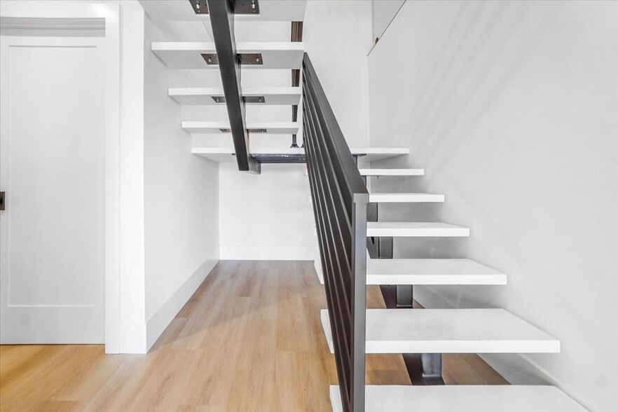 More Photos Of 1240 N Jefferson St, Anaheim Warehouse For Sale