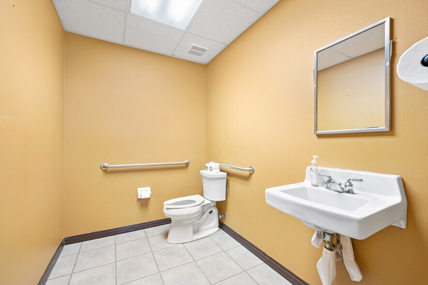 More Photos Of 794 Sanders Rd, Port Orange Showroom For Lease