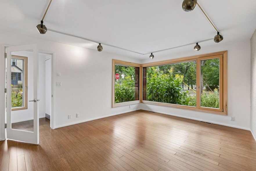 More Photos Of 901 NE 23rd Ave, Saint Anthony Office For Sale