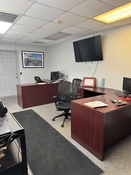 More Photos Of 2304 River Rd, Piedmont Manufacturing For Lease