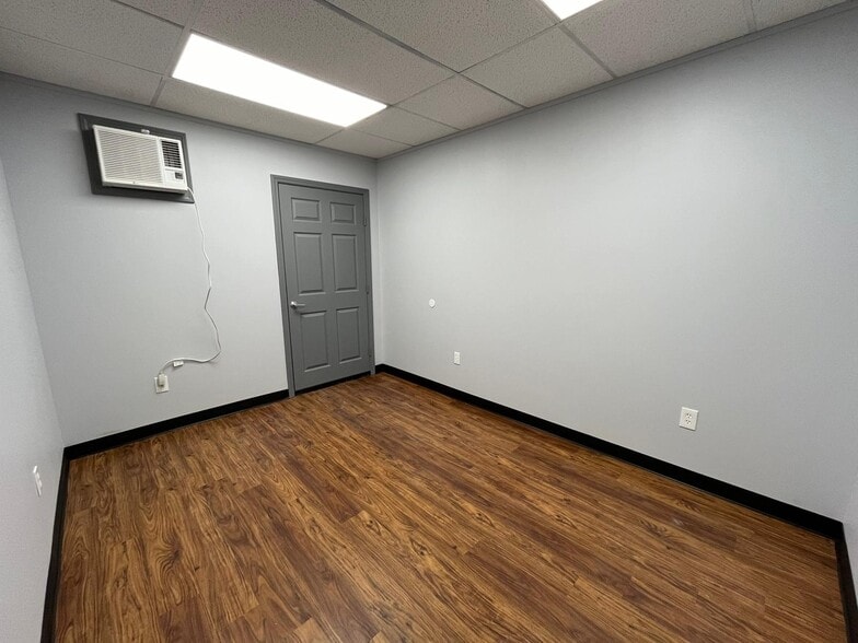 More Photos Of 16261 Hollister St, Houston Unknown For Lease
