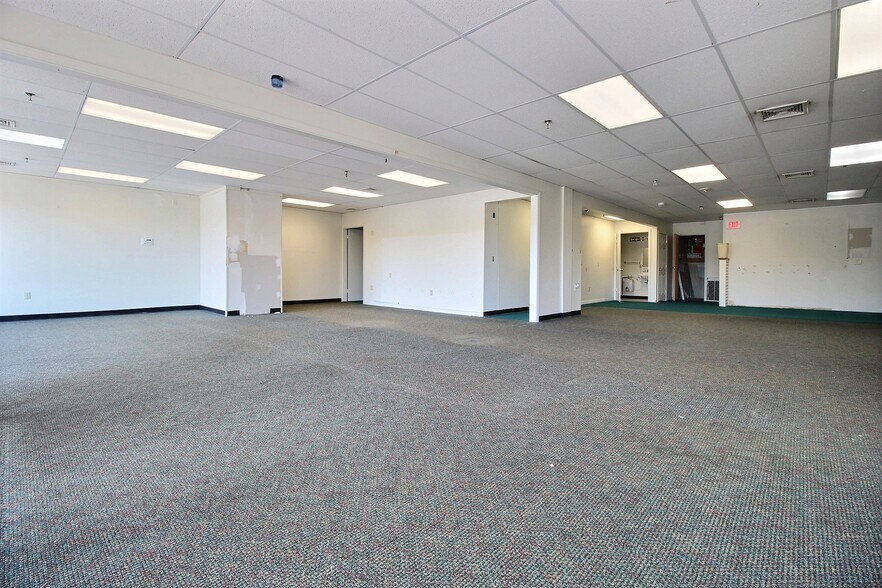 More Photos Of 267 Post Rd, Westerly General Retail For Lease