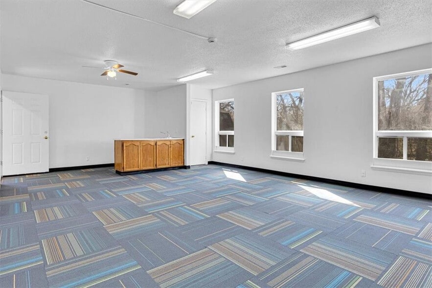 More Photos Of 205 Southbrook Pky, Kearney Daycare Center For Sale
