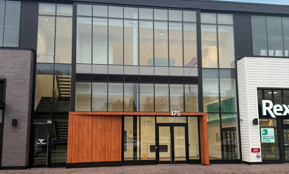 Primary Photo Of 175 Lakeshore Rd W, Mississauga Unknown For Lease