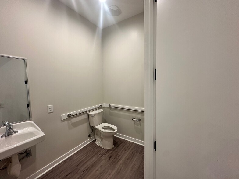 More Photos Of 6110 McFarland Station Dr, Alpharetta Medical For Lease