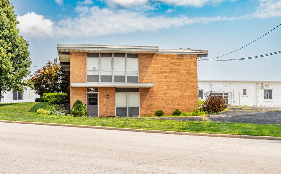 More Photos Of 1250 Franklin Ave, Brookville Office For Sale