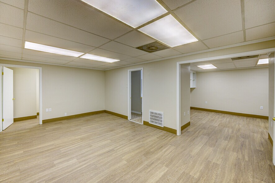 More Photos Of 6889 Paxton Rd, Vicksburg Office For Sale