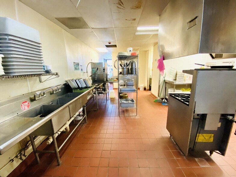 More Photos Of 808 S Illinois Ave, Republic Fast Food For Sale