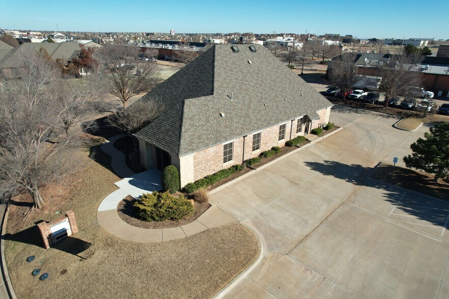 Primary Photo Of 13838 Quail Pointe Dr, Oklahoma City Medical For Lease