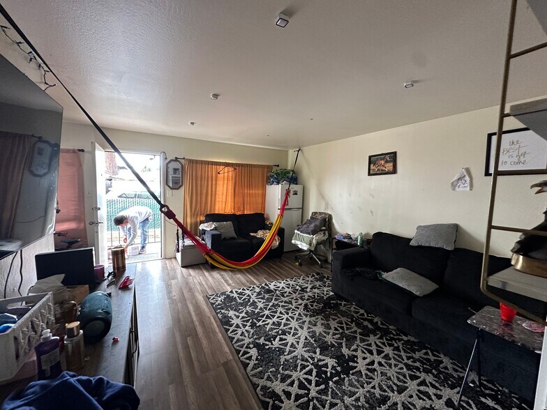 More Photos Of 2550 35th Ave, Oakland Apartments For Sale