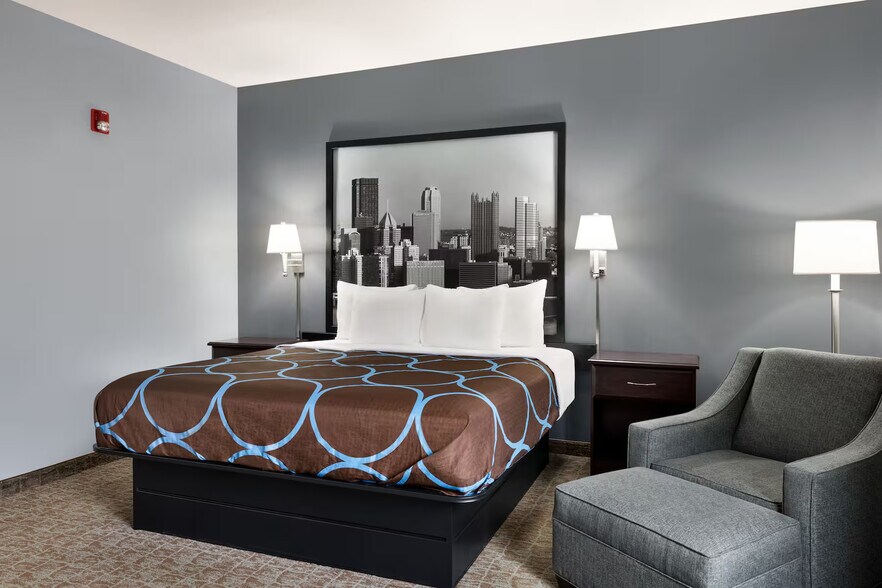 More Photos Of 2001 Leesburg Grove City Rd, Mercer Hotel For Sale