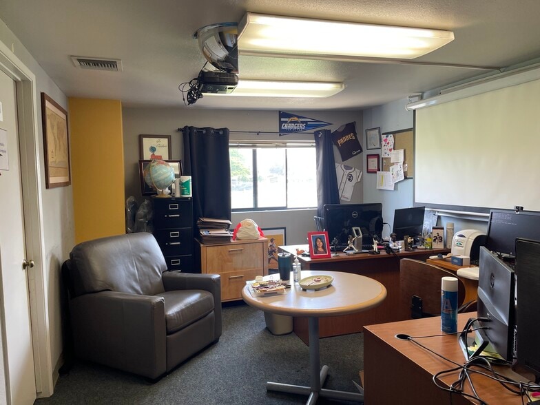 More Photos Of 2610 Daniel Ave, San Diego Light Distribution For Sale