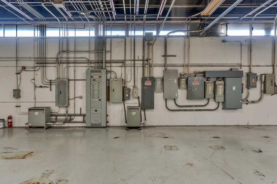 More Photos Of 38 Rainbow Ln, Sanford Warehouse For Sale